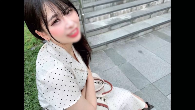 FC2-PPV-3838384 一個超S痴女向我吐口水，說：&ldquo;你別自己興奮！&rdquo;並給了我一個粘糊糊的打手槍，這讓我發瘋。忍無可忍，用活塞給小姐姐中出'