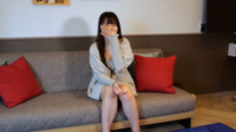 FC2-PPV-4243405 网咖募集的回家部美形辣妹。一面展现不要脸蛋一面微微喘息