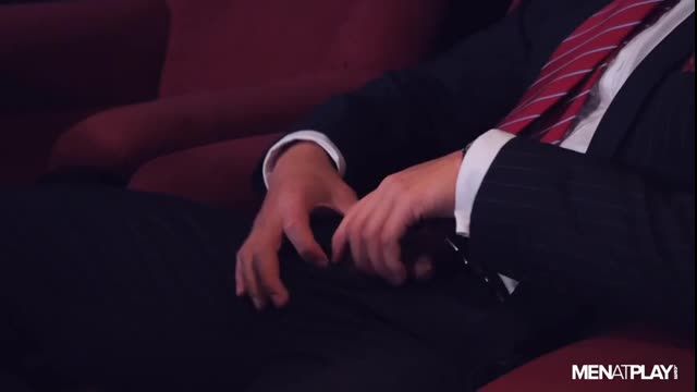  在色情视频剧场被角逐和抨击
