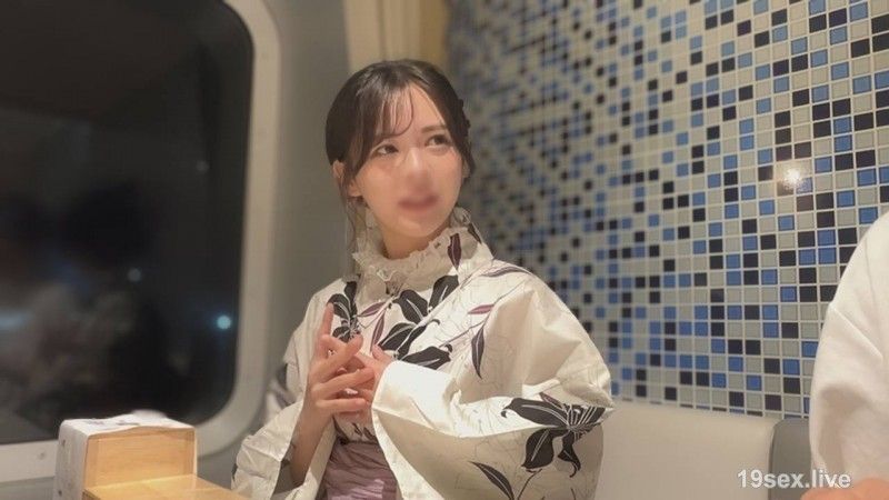 FC2-PPV-4719201 超熱烈！盛夏夜晚的親熱性愛・浴衣太過分了纖細美乳最強外貌的大學生・20歲⇒大量中出在粉紅色的陰道內『蘭』
