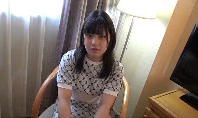 FC2-PPV-4830098 【双重射精・露脸无码】和拥有巨乳和美腿的某所名牌大学经济学部2年级学生，原本只是好好聊天，结果不知不觉就聊到情色话题，并教导她进入大人的世界